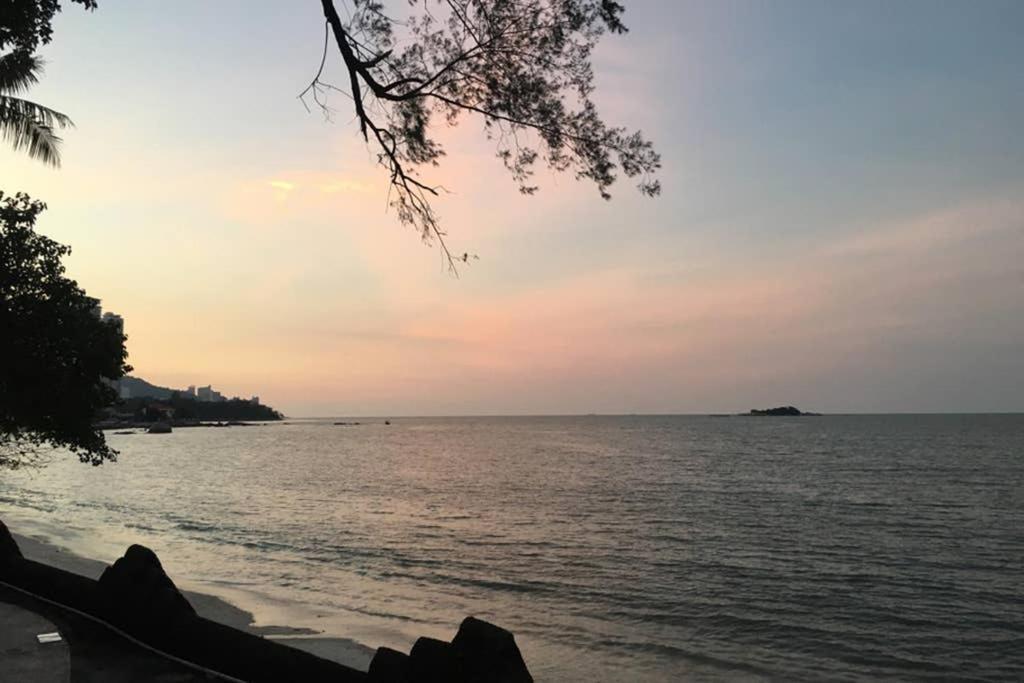 New Seaview Cozy Modern Beach House Tanjung Bungah  Eksteriør bilde
